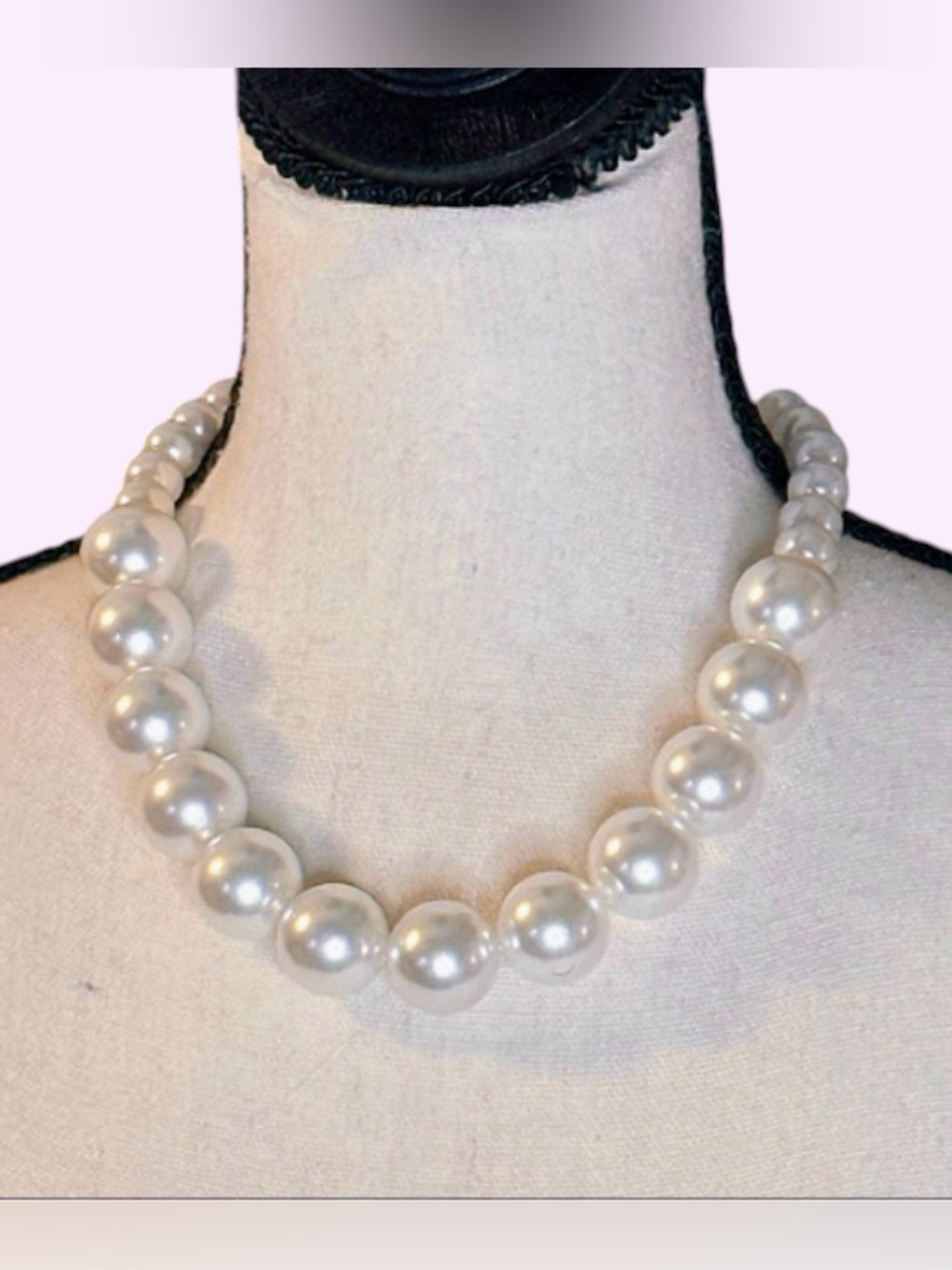 Vintage Classy gold and White Pearl Necklace